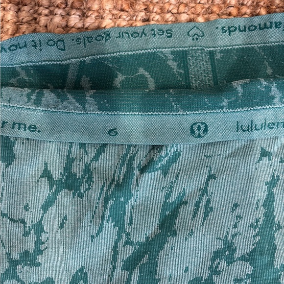 Lululemon Swiftly Tech Short Sleeve Crew Size 6
Heathered Forage Teal - Picture 7 of 8